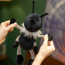 Lade das Bild in den Galerie-Viewer, Verlorene Ameisen-Plüschpuppen, Niedliches Ameisen-Stofftier (ca. 28cm)