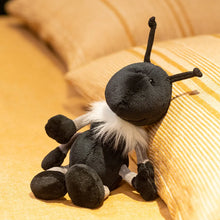 Lade das Bild in den Galerie-Viewer, Verlorene Ameisen-Plüschpuppen, Niedliches Ameisen-Stofftier (ca. 28cm)
