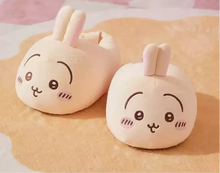 Lade das Bild in den Galerie-Viewer, Chiikawa Flauschige Plüsch Hausschuhe Slipper