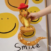 Lade das Bild in den Galerie-Viewer, Lustige Schlange mit Hut Stofftier (ca. 25cm)