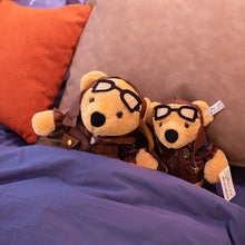 Lade das Bild in den Galerie-Viewer, Jetzt Teddybär Pilot Stofftier (ca. 30cm oder 40cm) bei Kuscheltiere.store kaufen