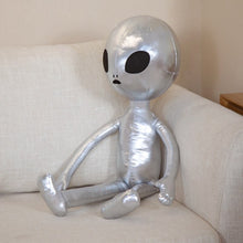 Lade das Bild in den Galerie-Viewer, Lustige Alien Stoffpuppe Kuscheltier ca. 65/85cm