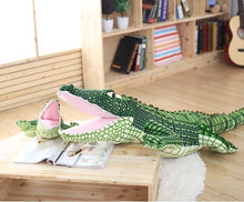 Lade das Bild in den Galerie-Viewer, Jetzt XXL Krokodil / Riesen Alligator Stofftier (105cm / 165cm) bei Kuscheltiere.store kaufen