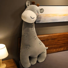 Lade das Bild in den Galerie-Viewer, Jetzt XXL Cartoon Giraffe Stofftier Kuscheltier (70cm oder 100cm) bei Kuscheltiere.store kaufen