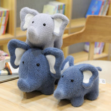 Lade das Bild in den Galerie-Viewer, Jetzt Süßer Stofftier Elefant (30cm oder 40cm) bei Kuscheltiere.store kaufen