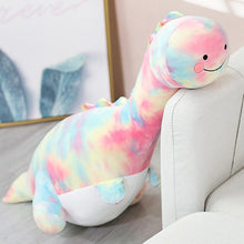 Lade das Bild in den Galerie-Viewer, Jetzt Supergroßer Süßes Dinosaurier Stofftier Regenbogen Look (70-130cm) bei Kuscheltiere.store kaufen
