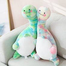 Lade das Bild in den Galerie-Viewer, Jetzt Supergroßer Süßes Dinosaurier Stofftier Regenbogen Look (70-130cm) bei Kuscheltiere.store kaufen