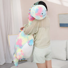 Lade das Bild in den Galerie-Viewer, Jetzt Supergroßer Süßes Dinosaurier Stofftier Regenbogen Look (70-130cm) bei Kuscheltiere.store kaufen