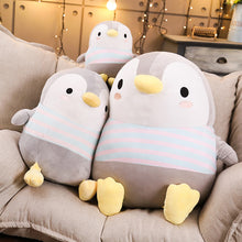 Lade das Bild in den Galerie-Viewer, Jetzt Pinguin Plüsch Kuscheltier in verschiedenen Größen bei Kuscheltiere.store kaufen