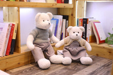 Lade das Bild in den Galerie-Viewer, Jetzt Liebliche Teddys mit Kleidung Kuscheltiere - 40cm / 50cm bei Kuscheltiere.store kaufen
