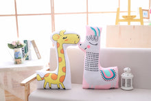 Lade das Bild in den Galerie-Viewer, Jetzt Lustige Kissen mit Tier Motiven: Alpaca, Krokodil, Elefant, Dino oder Giraffe bei Kuscheltiere.store kaufen