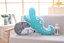 Lade das Bild in den Galerie-Viewer, Jetzt Lustige Kissen mit Tier Motiven: Alpaca, Krokodil, Elefant, Dino oder Giraffe bei Kuscheltiere.store kaufen