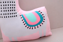 Lade das Bild in den Galerie-Viewer, Jetzt Lustige Kissen mit Tier Motiven: Alpaca, Krokodil, Elefant, Dino oder Giraffe bei Kuscheltiere.store kaufen