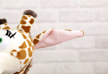 Lade das Bild in den Galerie-Viewer, Jetzt Giraffe Stofftier mit langen Hals Madagascar Plüschie (ca. 35cm) bei Kuscheltiere.store kaufen