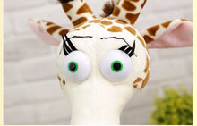 Lade das Bild in den Galerie-Viewer, Jetzt Giraffe Stofftier mit langen Hals Madagascar Plüschie (ca. 35cm) bei Kuscheltiere.store kaufen
