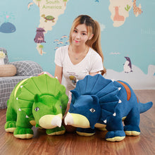 Lade das Bild in den Galerie-Viewer, Jetzt Triceratops Dinosaurier Plüsch Kuscheltier im XXL Format (95cm oder 120cm) bei Kuscheltiere.store kaufen