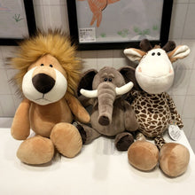 Lade das Bild in den Galerie-Viewer, Jetzt Niedliche Stofftiere (Affe, Fuchs, Waschbär, Giraffe, Elefant oder Löwe) ca. 25cm oder 35cm bei Kuscheltiere.store kaufen