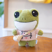 Lade das Bild in den Galerie-Viewer, Jetzt Niedlicher Frosch als Stofftier in verschiedenen Motiven (ca 25cm) bei Kuscheltiere.store kaufen