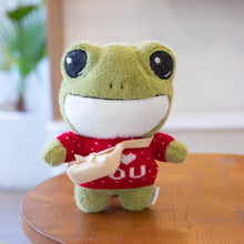 Lade das Bild in den Galerie-Viewer, Jetzt Niedlicher Frosch als Stofftier in verschiedenen Motiven (ca 25cm) bei Kuscheltiere.store kaufen