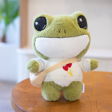 Lade das Bild in den Galerie-Viewer, Jetzt Niedlicher Frosch als Stofftier in verschiedenen Motiven (ca 25cm) bei Kuscheltiere.store kaufen