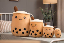 Lade das Bild in den Galerie-Viewer, Jetzt Lachendes Bubble Tee Kuschel Kissen bei Kuscheltiere.store kaufen