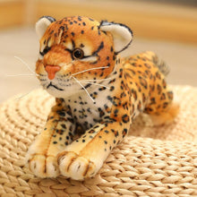 Lade das Bild in den Galerie-Viewer, Jetzt Wunderbare Tiger, Löwen oder Leopard Plüsch Tiere (17cm oder 25cm) bei Kuscheltiere.store kaufen