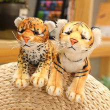 Lade das Bild in den Galerie-Viewer, Jetzt Wunderbare Tiger, Löwen oder Leopard Plüsch Tiere (17cm oder 25cm) bei Kuscheltiere.store kaufen