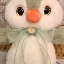 Lade das Bild in den Galerie-Viewer, Jetzt Flauschige und Liebliche Pinguin oder Hasen Kuschel Tasche bei Kuscheltiere.store kaufen