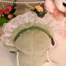 Lade das Bild in den Galerie-Viewer, Jetzt Flauschige und Liebliche Pinguin oder Hasen Kuschel Tasche bei Kuscheltiere.store kaufen