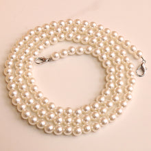 Lade das Bild in den Galerie-Viewer, Jetzt Flauschige und Liebliche Pinguin oder Hasen Kuschel Tasche bei Kuscheltiere.store kaufen