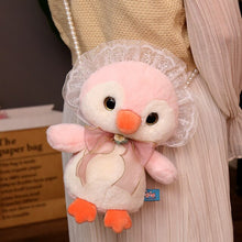 Lade das Bild in den Galerie-Viewer, Jetzt Flauschige und Liebliche Pinguin oder Hasen Kuschel Tasche bei Kuscheltiere.store kaufen