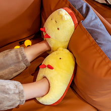 Lade das Bild in den Galerie-Viewer, Jetzt Flauschige und Niedliche Plüsch Slipper Hausschuhe - viele Motive bei Kuscheltiere.store kaufen