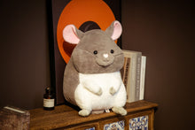 Lade das Bild in den Galerie-Viewer, Jetzt Chinchilla Plüschiges Stofftier 35cm / 45cm bei Kuscheltiere.store kaufen