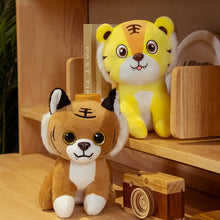 Lade das Bild in den Galerie-Viewer, Jetzt Plüschiger Mini Tiger in verschiedenen Motiven - Kuschel Tiger bei Kuscheltiere.store kaufen