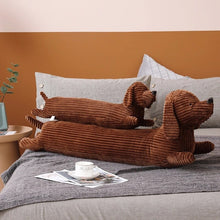 Lade das Bild in den Galerie-Viewer, Jetzt Dackel Dachshund Kuscheltier (55cm, 70cm oder 110cm) bei Kuscheltiere.store kaufen