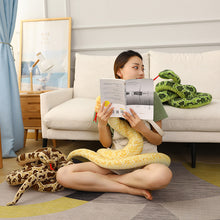 Lade das Bild in den Galerie-Viewer, Jetzt Riesenlange XXL Schlange Stofftier (2M oder 3M) bei Kuscheltiere.store kaufen