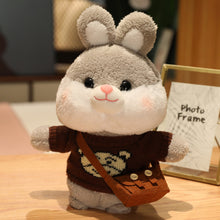Lade das Bild in den Galerie-Viewer, Jetzt Süße Plüsch Hasen mit Brille in verschiedenen Looks (ca. 30cm) bei Kuscheltiere.store kaufen