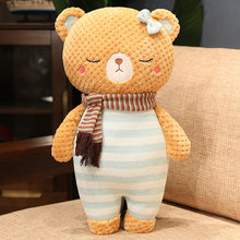 Lade das Bild in den Galerie-Viewer, Jetzt Teddy-Kuscheltier Schal und Pullover (ca. 55cm) bei Kuscheltiere.store kaufen