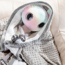 Lade das Bild in den Galerie-Viewer, Jetzt Lustiges Alien als Kuscheltier (ca. 38-68cm) bei Kuscheltiere.store kaufen