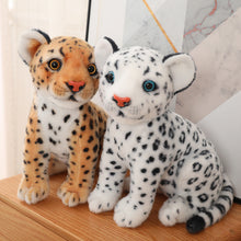 Lade das Bild in den Galerie-Viewer, Jetzt Leopard oder Schnee Leopard Kuscheltier (ca. 28/32cm) bei Kuscheltiere.store kaufen