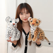 Lade das Bild in den Galerie-Viewer, Jetzt Leopard oder Schnee Leopard Kuscheltier (ca. 28/32cm) bei Kuscheltiere.store kaufen