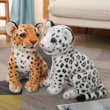 Lade das Bild in den Galerie-Viewer, Jetzt Leopard oder Schnee Leopard Kuscheltier (ca. 28/32cm) bei Kuscheltiere.store kaufen
