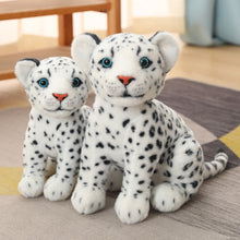 Lade das Bild in den Galerie-Viewer, Jetzt Leopard oder Schnee Leopard Kuscheltier (ca. 28/32cm) bei Kuscheltiere.store kaufen