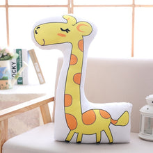 Lade das Bild in den Galerie-Viewer, Jetzt Lustige Kissen mit Tier Motiven: Alpaca, Krokodil, Elefant, Dino oder Giraffe bei Kuscheltiere.store kaufen