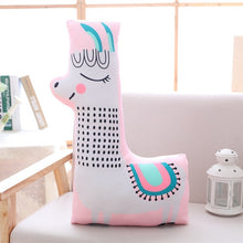 Lade das Bild in den Galerie-Viewer, Jetzt Lustige Kissen mit Tier Motiven: Alpaca, Krokodil, Elefant, Dino oder Giraffe bei Kuscheltiere.store kaufen