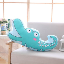 Lade das Bild in den Galerie-Viewer, Jetzt Lustige Kissen mit Tier Motiven: Alpaca, Krokodil, Elefant, Dino oder Giraffe bei Kuscheltiere.store kaufen