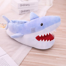 Lade das Bild in den Galerie-Viewer, Jetzt Flauschige Plüsch Hausschuhe im Hai Look bei Kuscheltiere.store kaufen