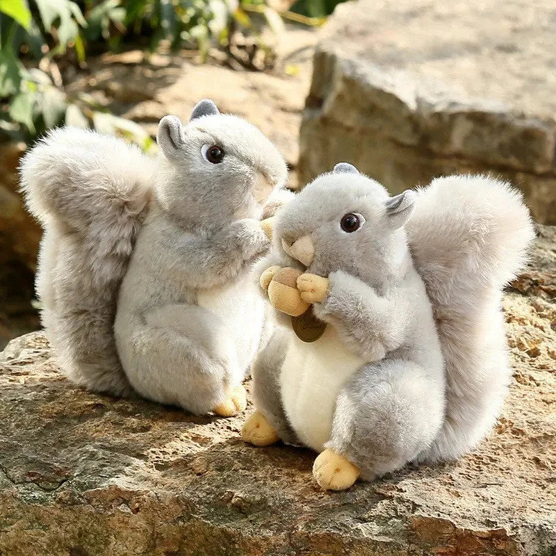 Niedliches Eichhörnchen mit Nüssen Stofftier (ca. 20cm)