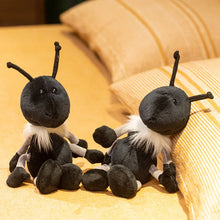 Lade das Bild in den Galerie-Viewer, Verlorene Ameisen-Plüschpuppen, Niedliches Ameisen-Stofftier (ca. 28cm)
