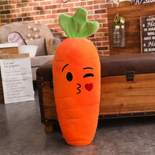 Lade das Bild in den Galerie-Viewer, Jetzt Lustige Plüsch Karotte in verschiedenen Größen bei Kuscheltiere.store kaufen

